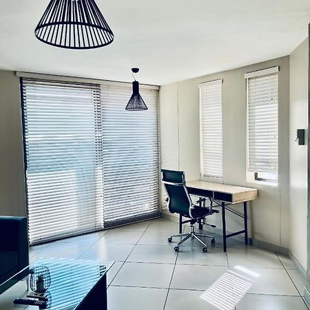 Modernluxe Apartment Виндхук Экстерьер фото