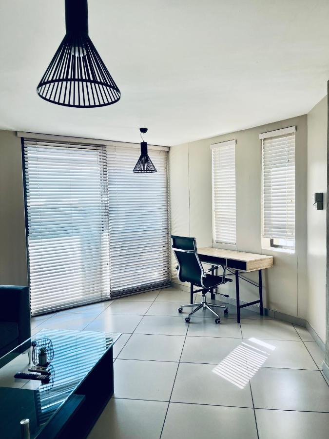 Modernluxe Apartment Виндхук Экстерьер фото